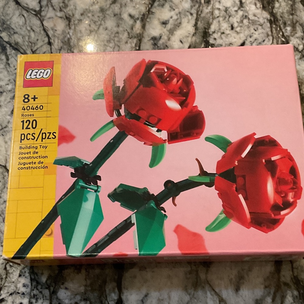 LEGO Roses Set with Red and Green Bricks